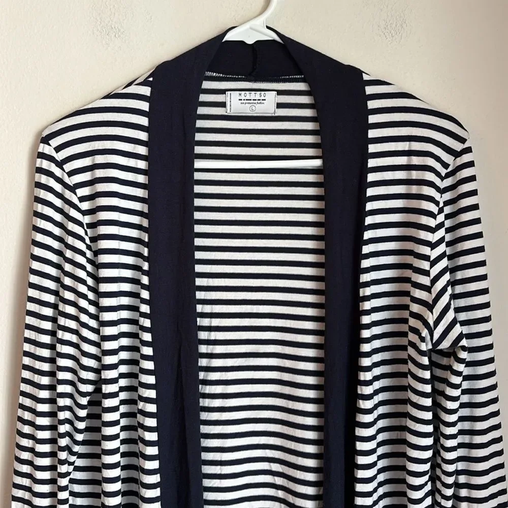 Mott50 women’s UPF 50 Striped navy and White long sleeve cardigan large GUC!